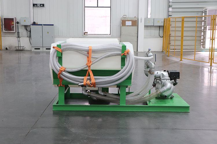 1m3-hydroseeder-in-Russia